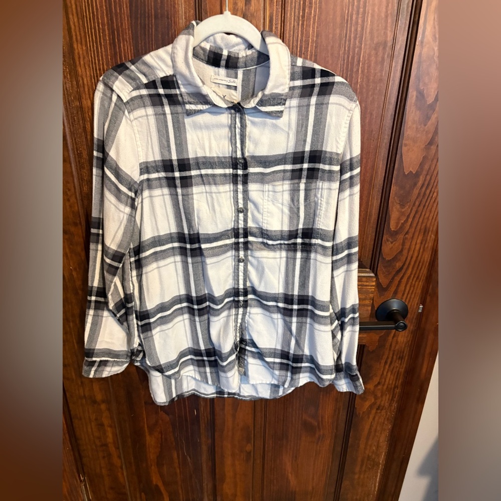 American Eagle plaid boyfriend fit long sleeve shirt soft large used white black